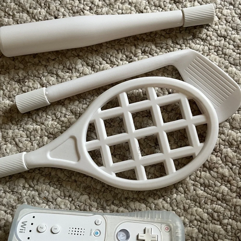 Nintendo Wii Console Set with White Accessories